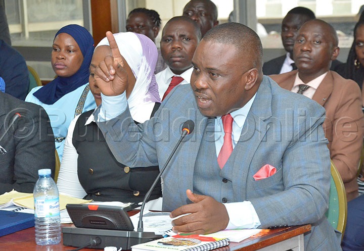 Loodi Mmeeya Lukwago Ng'annyonnyola.