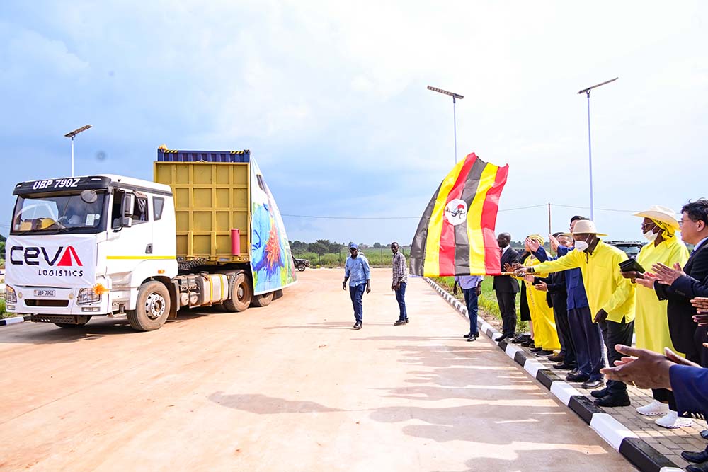 President Yoerri Museveni accompanied by First Lady Janet Museveni flags off Uganda's first batch of chili containers to the Chinese market during a function held at Namasagali on Thursday. PPU Photo