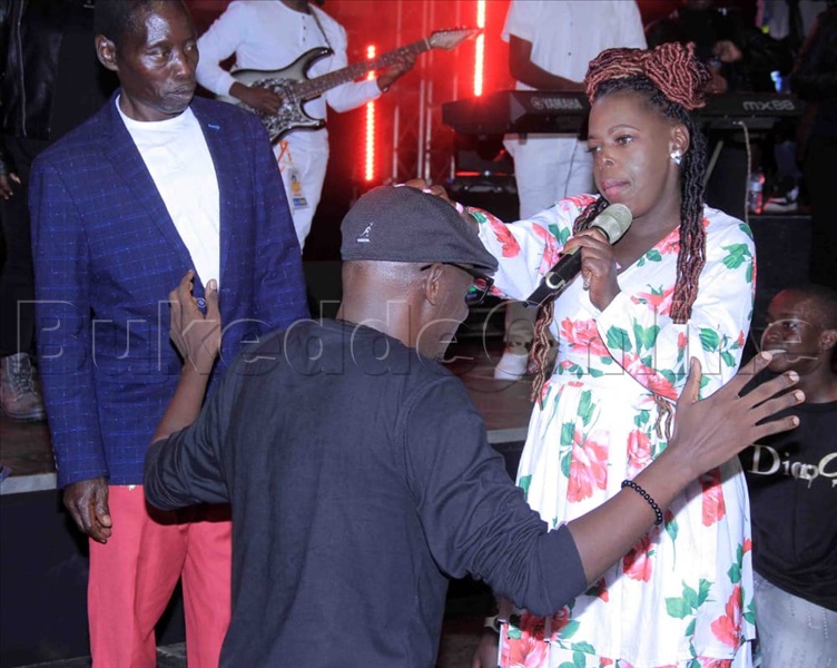 Asia ng'asabira Pr Bugembe okufuna omukyala