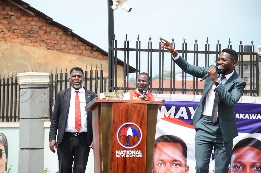 (L-R) Lord mayor flagbearer Eng. Ronald Balimwezo, NUP head of mobilisation, Habib Buwembo and NUP president Robert Ssentamu Kyagulanyi addressing Kampala flag bearers. (Credit: Isaac Nuwagaba)