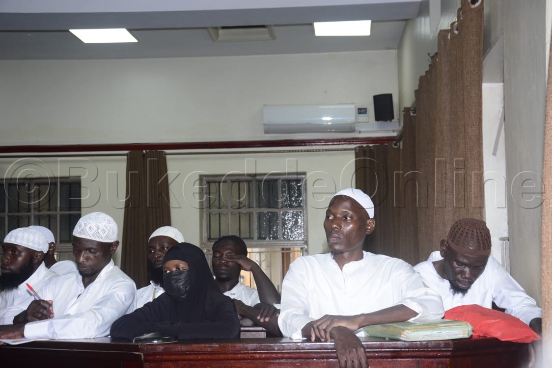 Abamu ku baasingisiddwa omusango mu kkooti enkulu.