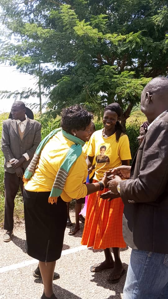 Omubaka Faith Nakuti ng'abuuza ku balonzi be mu disitulikitti y'e Napak