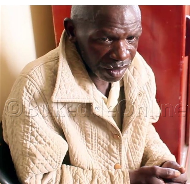 Heedimaasita Ssemanda ng'atunula kalyolyongo nga embwa eyota enkoomi!