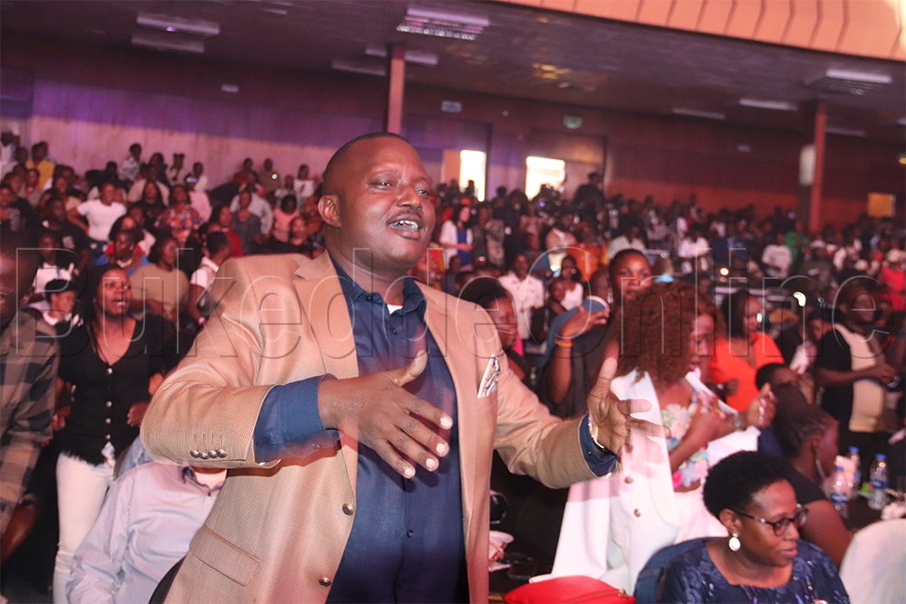 Musumba Bujingo ng'asala omuziki mu kivvulu kya Bugembe