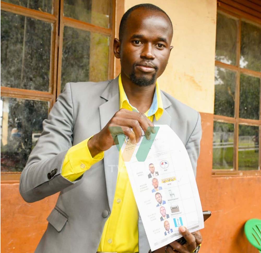 Uthman Mubarak Mugisa owa NRM yaheeza kuteera akaruuru..(Photo by Ambrose Niwagaba Katoto)