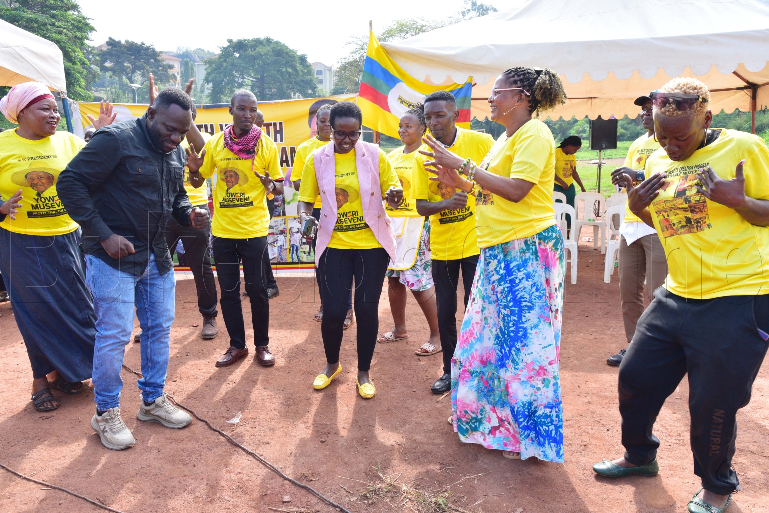 Ndase ng'asala omuziki n'abawagizi ba NRM