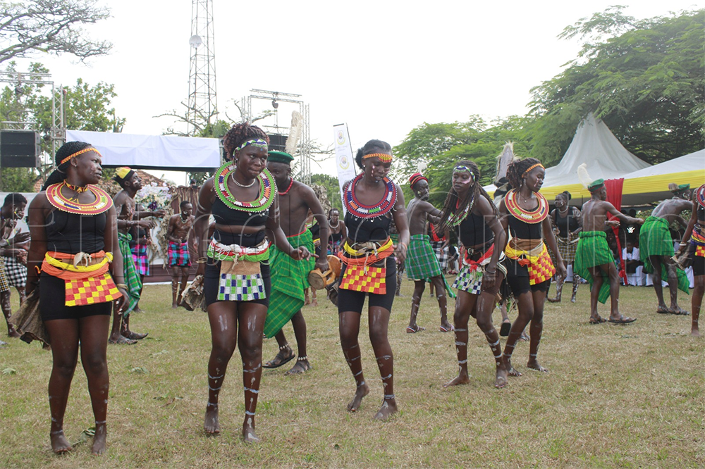 Abayizi nga boolesa amazina g'obuwangwa obw'enjawulo