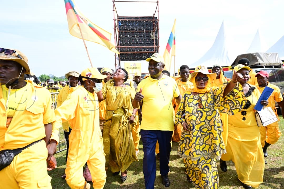 Kalungu East NRM parliamentary flag bearer Vincent Ssempijja being escorted by supporters at Lukaya. (Credit: Eddie Ssejjoba)
