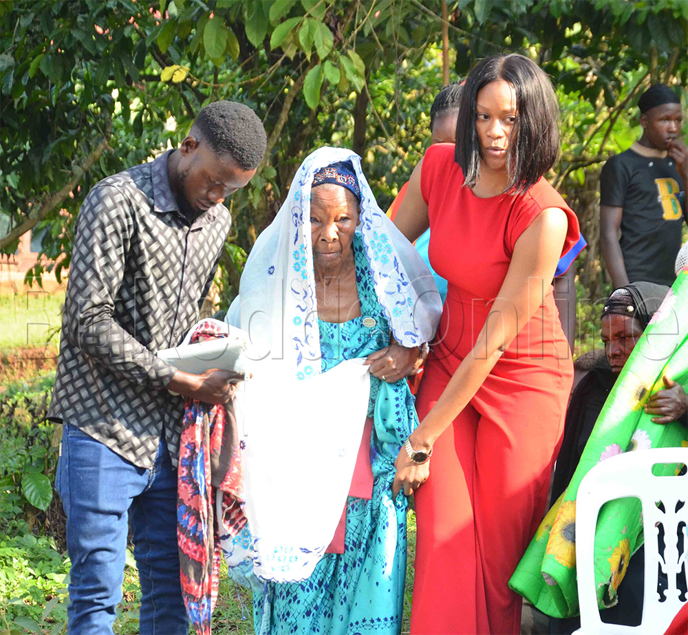 Omukadde nga bamuwaniridde ayogera