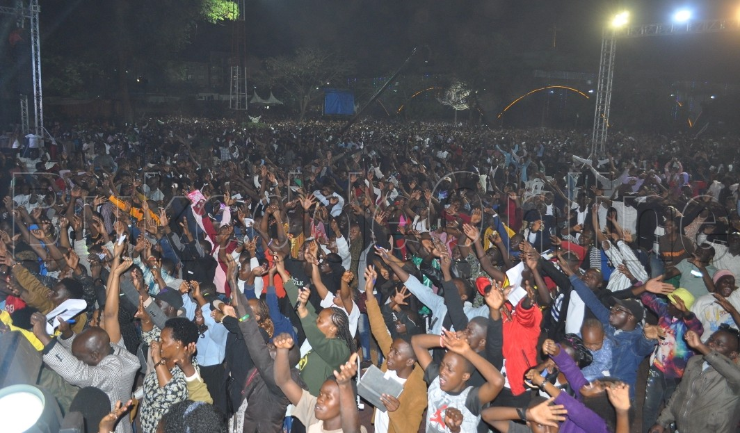 Abantu nga bali mu kusaba ewa Kayanja