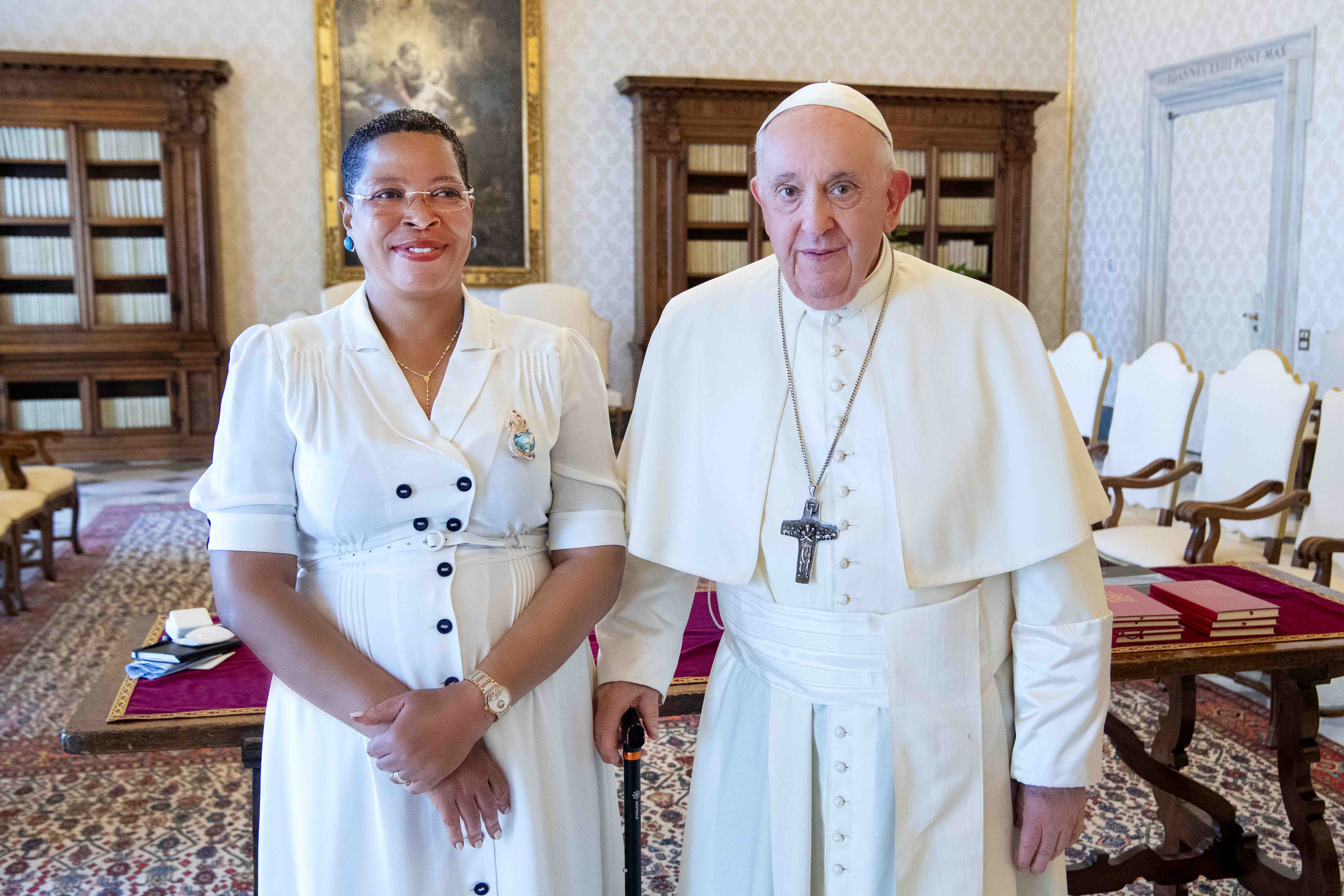 Paapa Francis na Siipika wa Paramenti, Annita Among omuri Rome, Vatican.