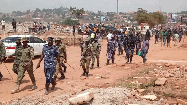 Abasirikale nga balawuna ekifo kya Lubigi