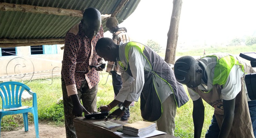 Independent candidate Gasper Draga casting his vote. (Photo by Doreen Tasia)