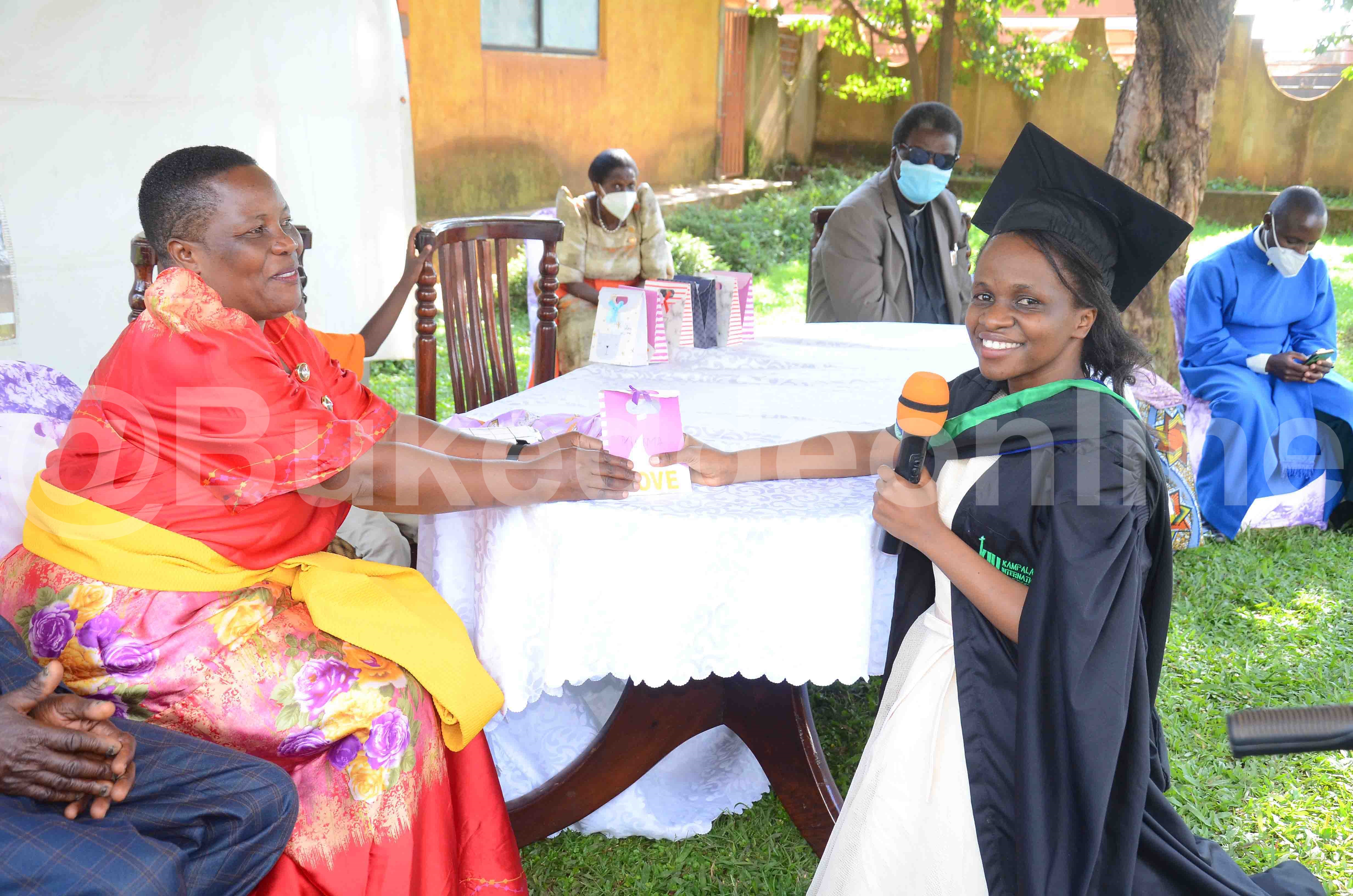 Maria Gorreti Nabbuto Ng'akwasa Nnyina Resty Ssonko Ekirabo Ekimwebaza Olwa Byonna By'amukoledde.