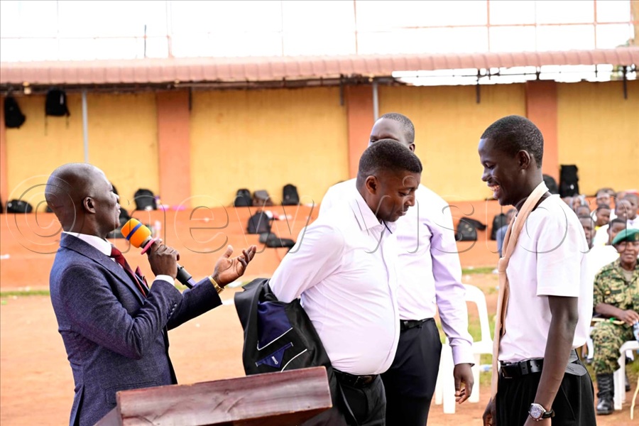 Sewava left students stunned when he removed his necktie and dressed the equally stunned student, removed his black jacket and watch and surrendered them to  student.