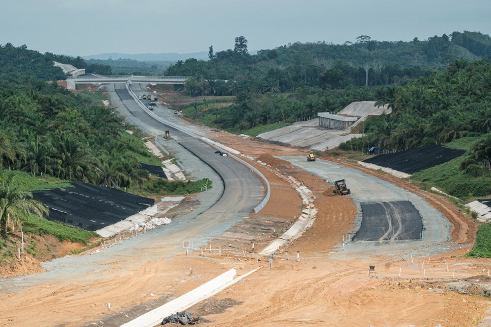 This picture taken on August 16, 2025 shows a general view of an under-construction highway connecting Ibu Kota Nusantara (IKN), the planned new capital, and Balikpapan, East Kalimantan. (Photo by YASUYOSHI CHIBA / AFP)