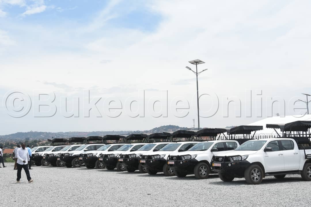 Emmotoka 10 ezigenda okuweebwa abanavuganya ku kifo ky'obwapulezidenti zimaze okutuusibwa ku kitebe
