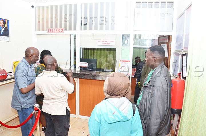 Ofiisi Za Bbanka Ya Diamond Trust Bank Ezaalumbiddwa Abazigu.12