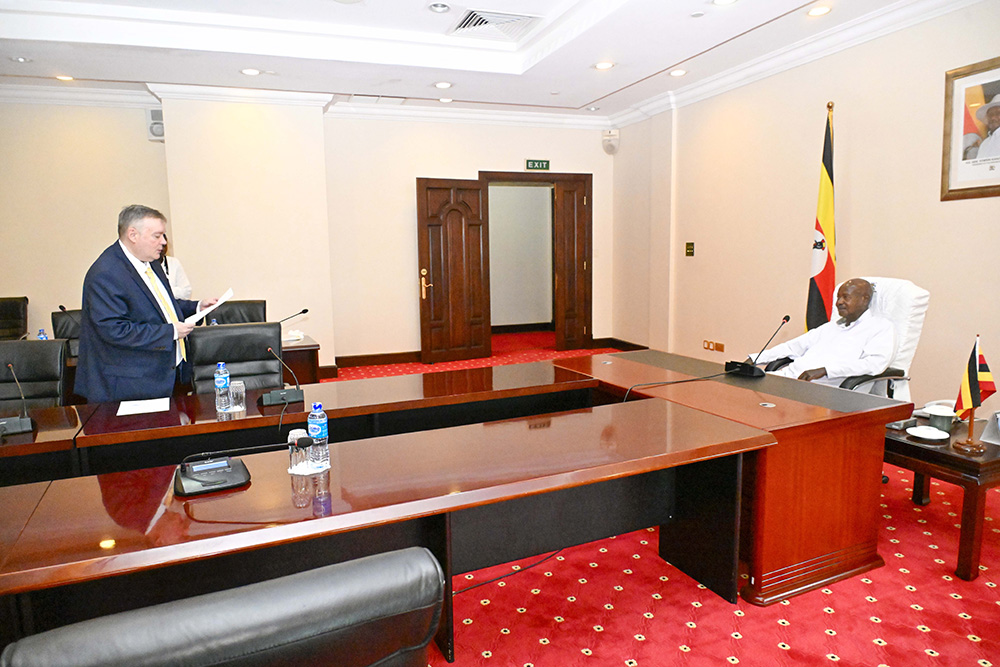 Russian Federation Ambassador to Uganda H.E. Vladlen Semivolos (left) reads a message from Russian Federation President Vladimir Putin to President Museveni Yoweri Kaguta Museveni (right) at the State House Entebbe on October 8, 2025. (Photo by PPU/Tony Rujuta)