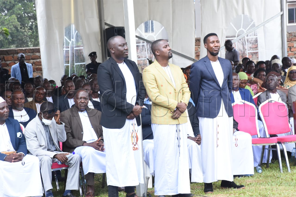 Abalangira bano okuva ku ddyo; Fredrick Walugembe, Dr.  Joseph Kateregga Muteesa ne  David Alexander Ssimbwa, Museveni yabasuubiza okuba emirimu mu maka g'Obwapulezidenti