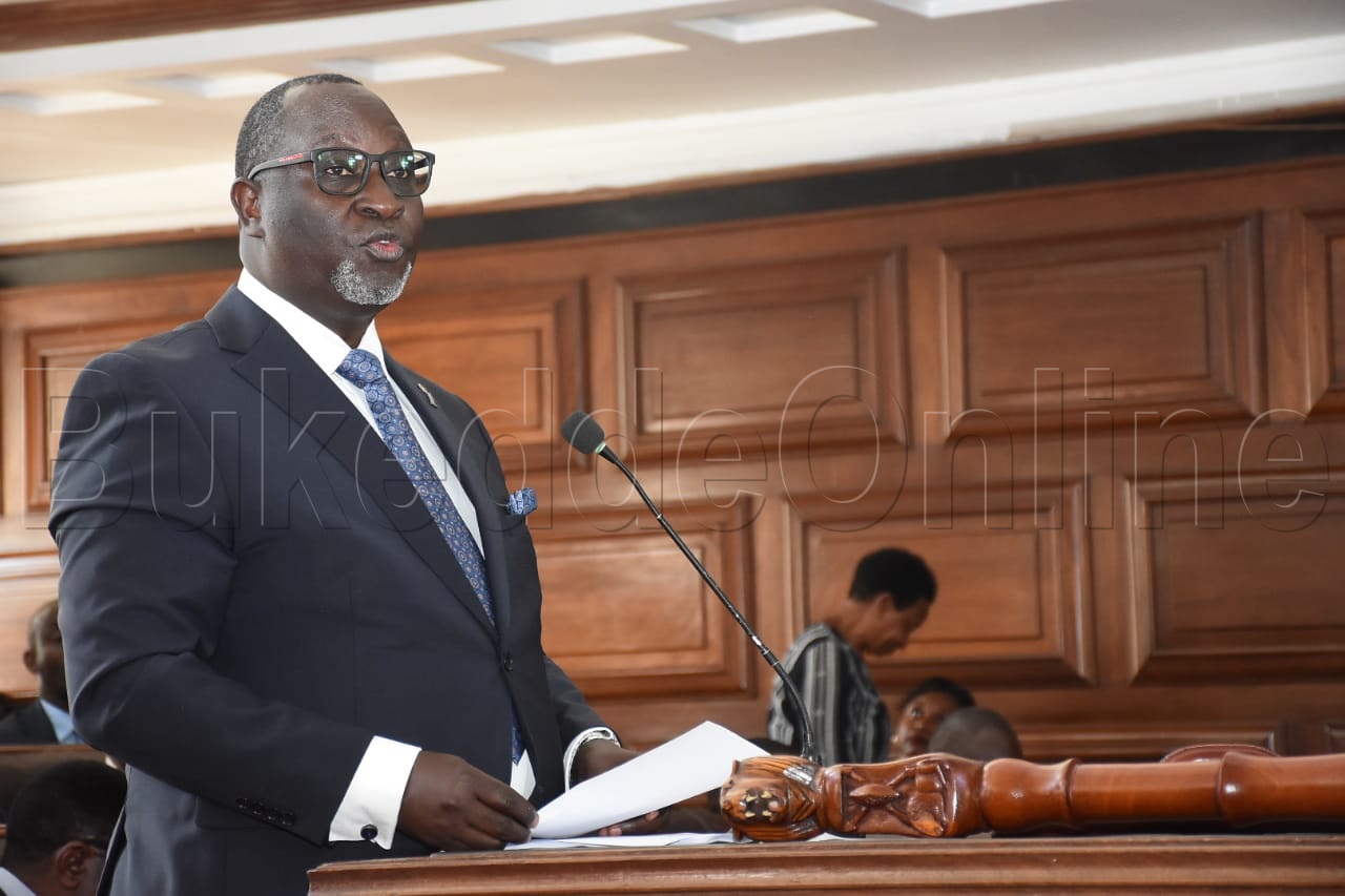 Waggwa Nsimbirwa ng'ayogera mu lukiiko