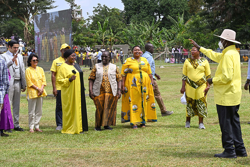 President Museveni interacts with former VP Wandera Kazibwe, Hon. Babalanda, Hon. Nakadama and Amb. Nimisha Madhvani as Speaker of Parliament Anita Among (R) looks on during an NRM leaders' meeting for Busoga on Saturday, Jan. 10, 2026. (PPU Photo)