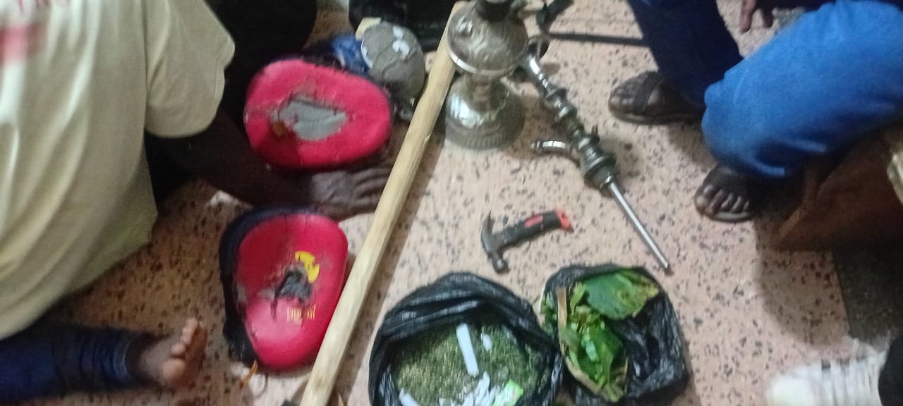 Ebimu ku bintu bye baabakutte nabyo
