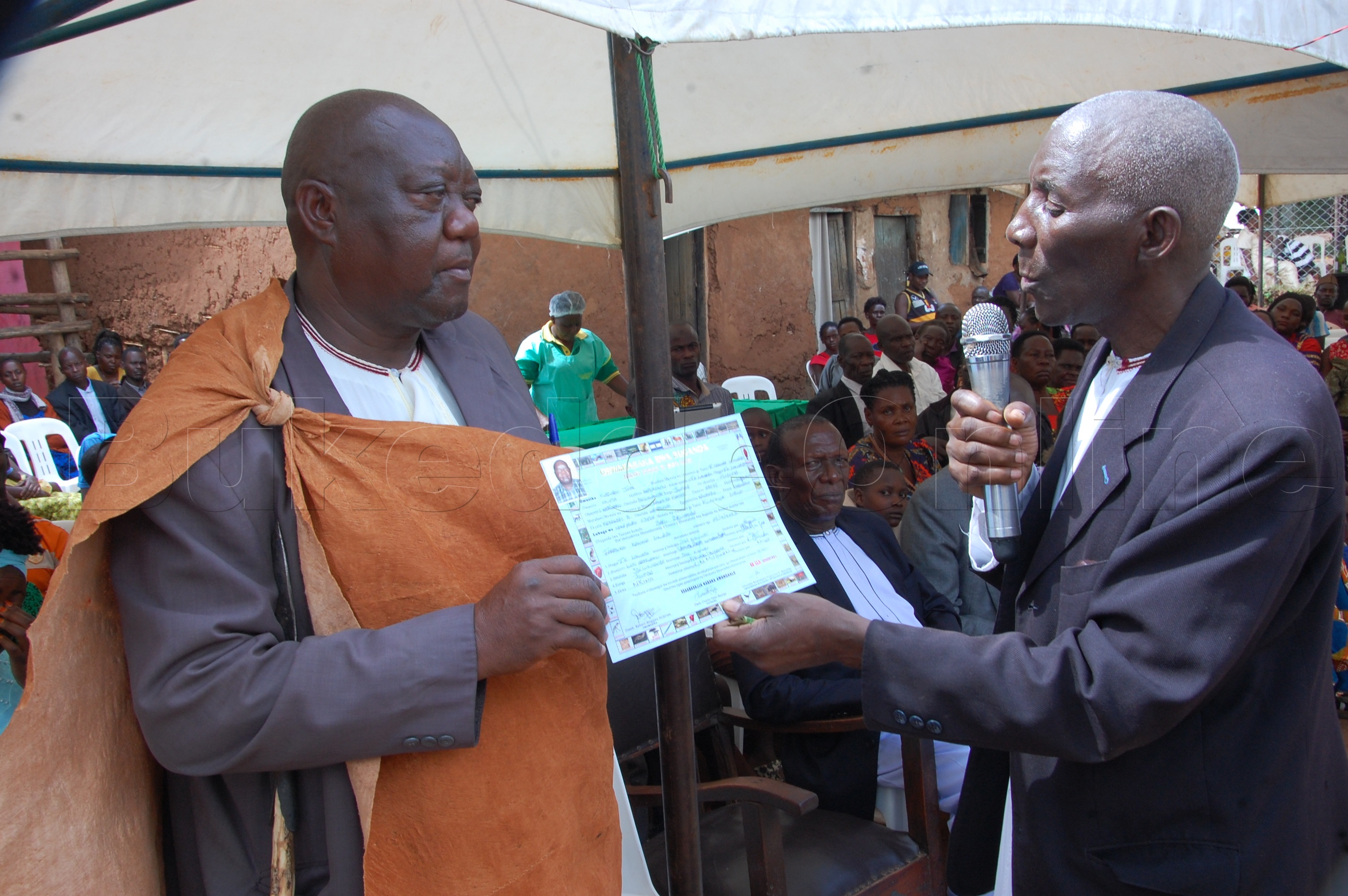 Ow'essiga lya Jjumba E Bunjakko, Lawrence Kiggundu Ng'akwasa John Kiggundu ebbaluwa Ekakasa Obusika bwe.