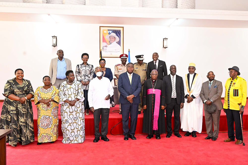 President Museveni poses for a photo with some of the ministers and NRM historicals who attended  Heroes Day  celebrations at Nakasero on Tuesday. (PPU Photo)