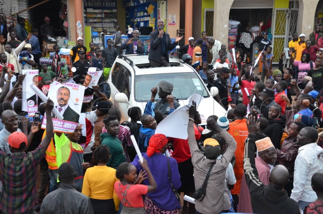 Muntu addressing voters. (Credit: Stuart Yiga)