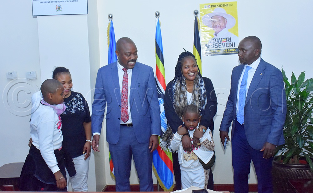 Fiona Namuddu (L) with friend Rebecca Nakasaga (2R) and the children, pose for a photo with Henry Wabyona (2L), the deputy head of State House Diaspora Unit and Topher Matsiko (R) the Head of Liaison and Partnerships. (Photo by Julius Luwemba) 