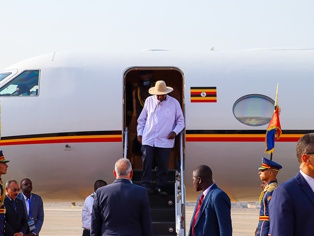 President Museveni arrives in Egypt. (PPU)