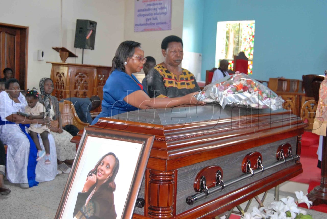 Akulira abakyala mu NUP Flvia Nabagabe ng'assa ekimuli ku ssanduuke