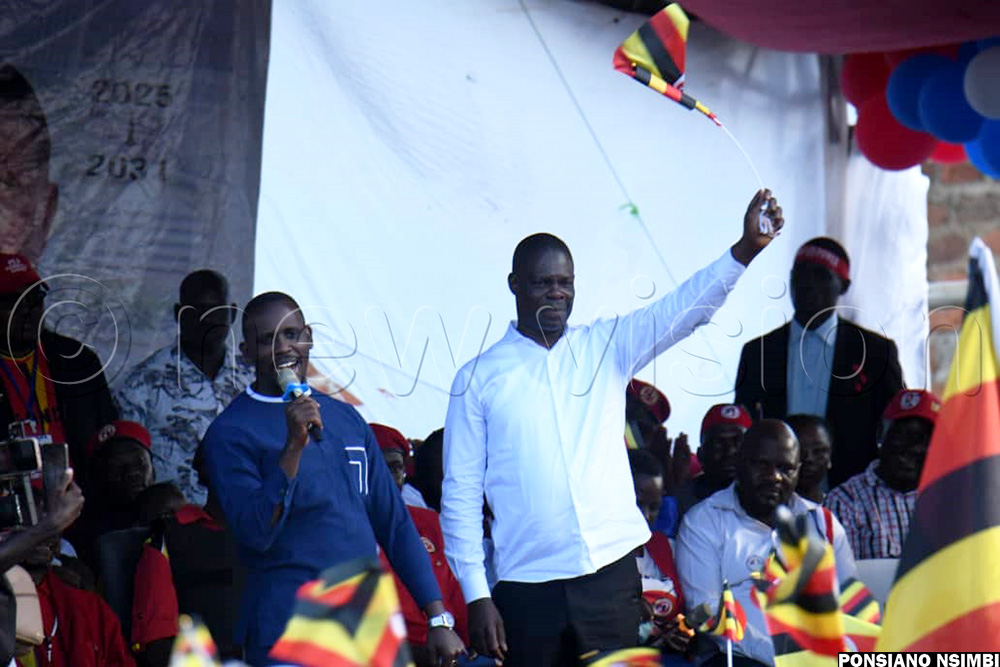 National Unity Platform (NUP) spokesperson Joel Ssenyonyi endorsing independent candidate Emmanuel Magoola Matovu for the Busiro East parliamentary seat race. (Photo by Ponsiano Nsimbi)