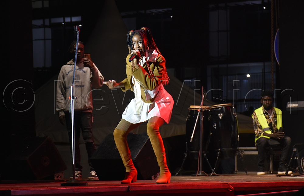 Curtain raiser Sharon white performing at Awilo Longomba's show at Northern Pearl Gardens in Gulu City. (Photo by Jesse Johnson James)