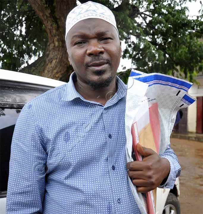 Ono Ng'atwala Ebigezo By'abayizi.