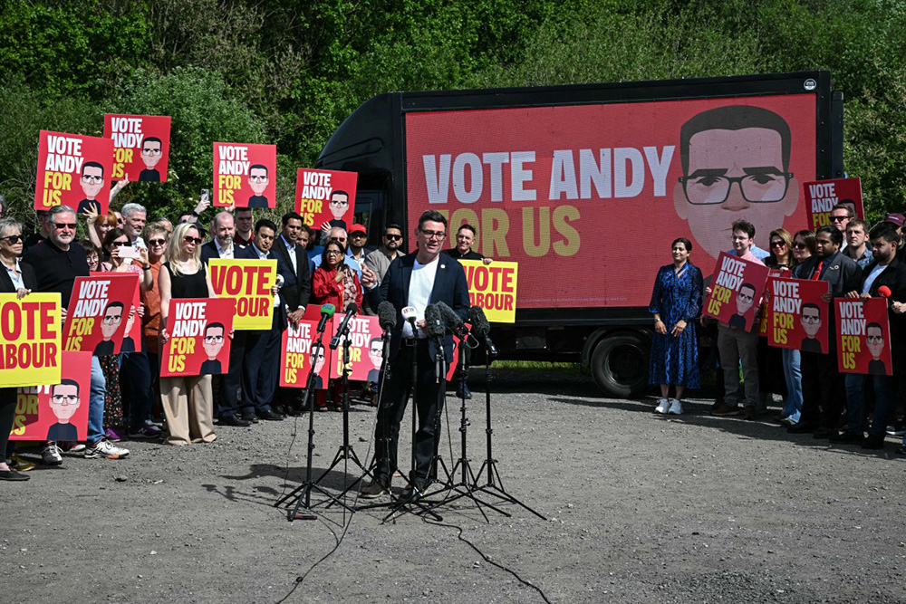 Greater Manchester Mayor Andy Burnham (c) speaks at the launch of his by-election campaign in Ashton-in-Makerfield, west of Manchester in north-west England on May 22, 2026. (Photo by Paul ELLIS / AFP)