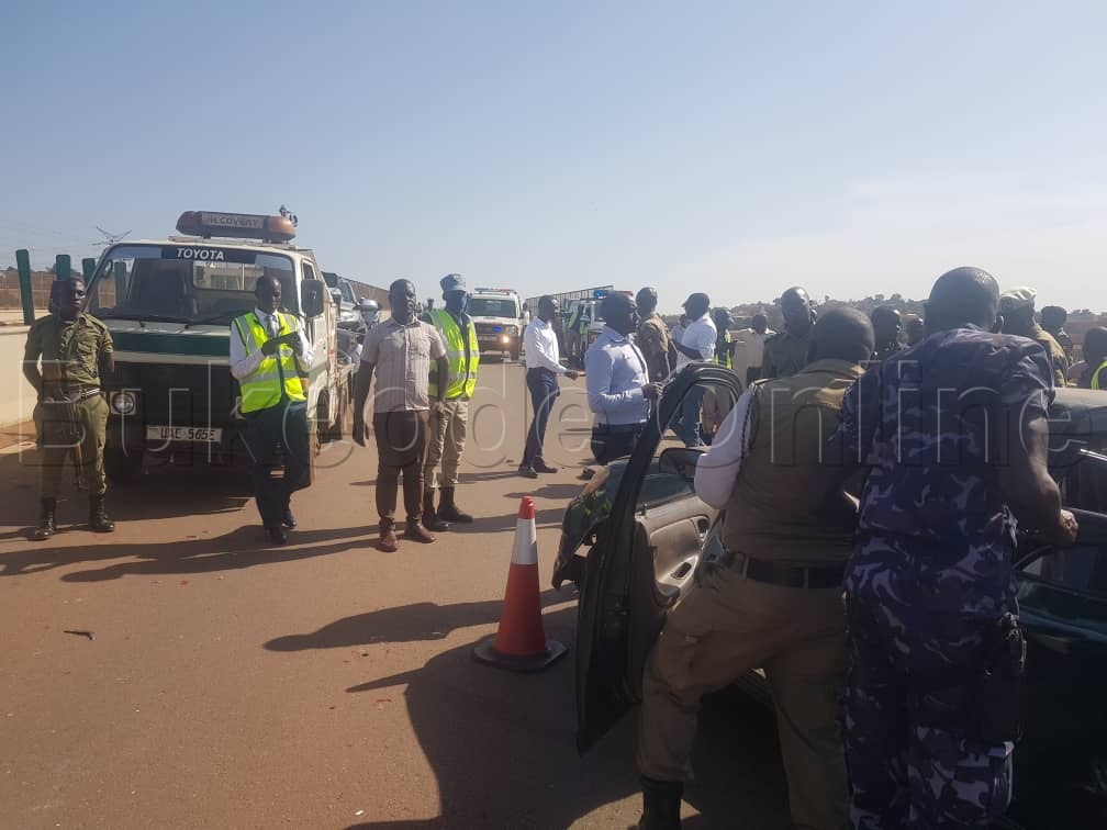 Abaserikale Nga Baggyayo Omulambo Gwa Kugonza