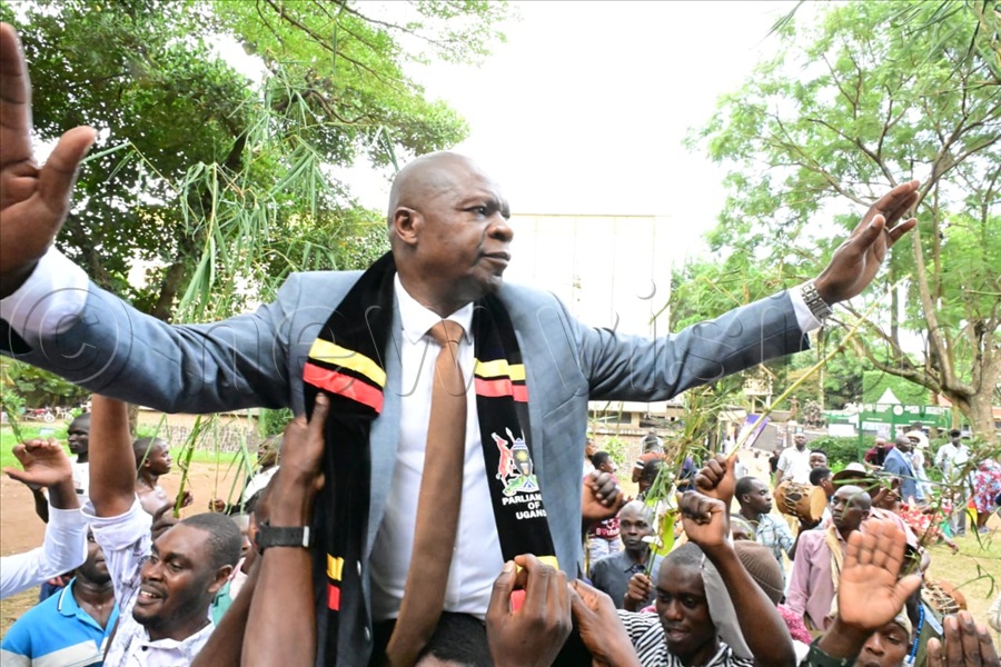 Wamakuyu appealed to the losers to join him to develop the constituency. (All Photos by Eddie Ssejjoba)