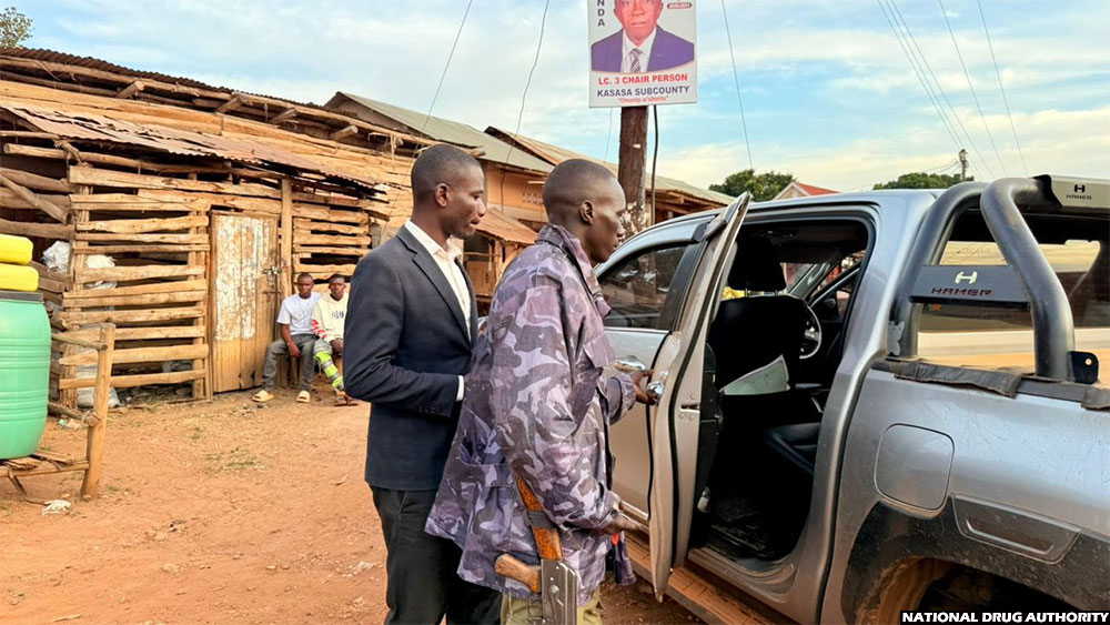 Suspect Odoi (left) after being arrested in Rakai district