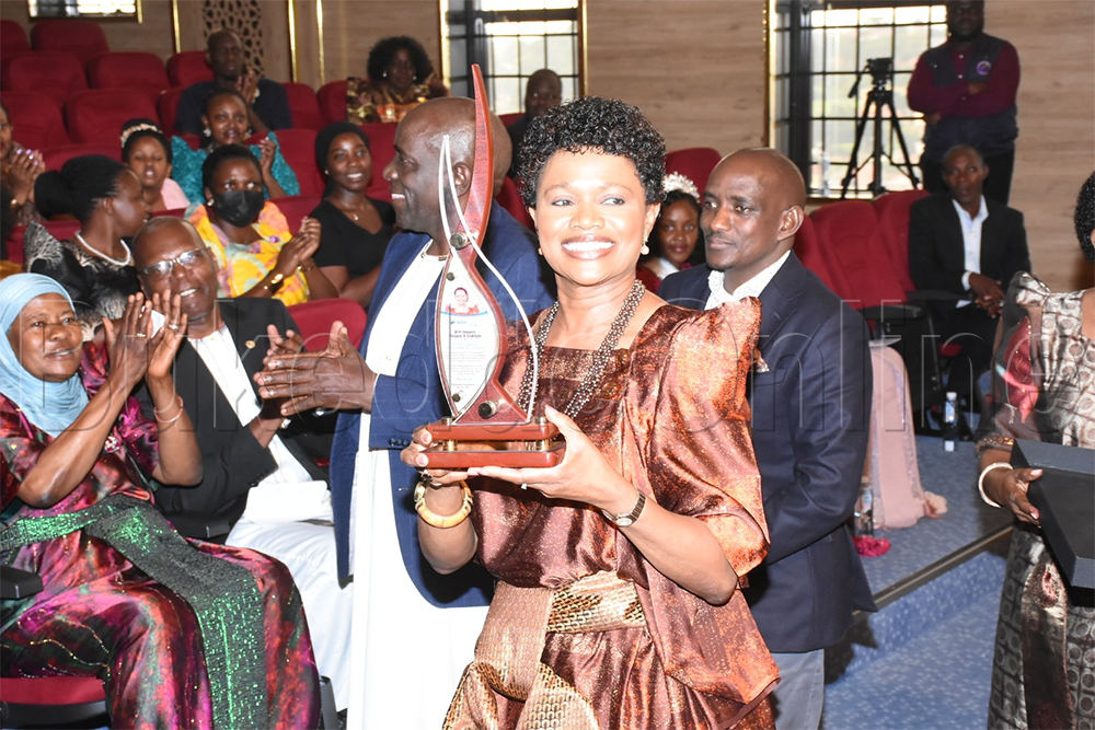 Maama Nnaabagereka ng'agaba ce rtificate