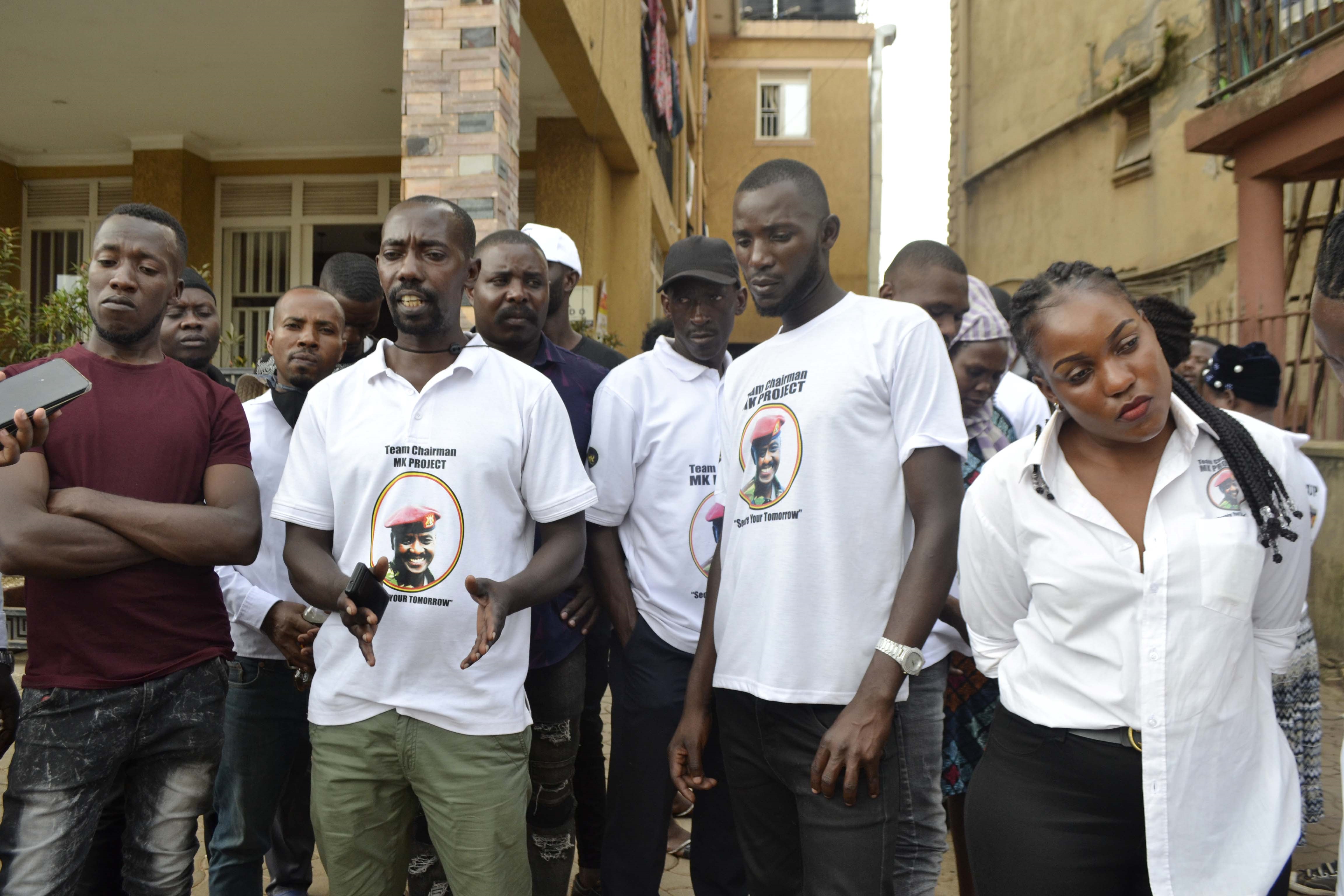 Abamu ku bavubuka abaali bakola ne Kushaba nga batunula binsobedde