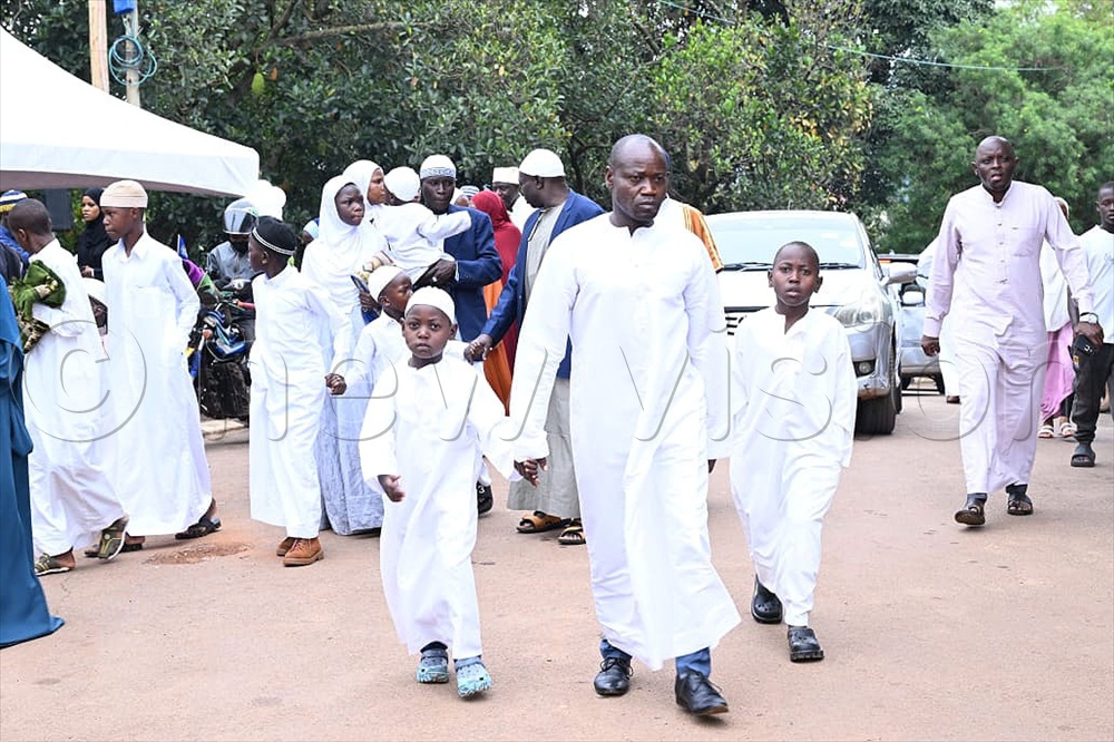 Muslims making their way to Kibuli Mosque for Eid el-Fitr prayers. (Credit: Ponsiano Nsimbi)