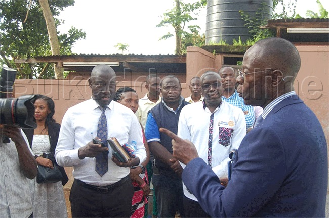 Aba Rotary nga bamaze okutongoz ebinaabiro