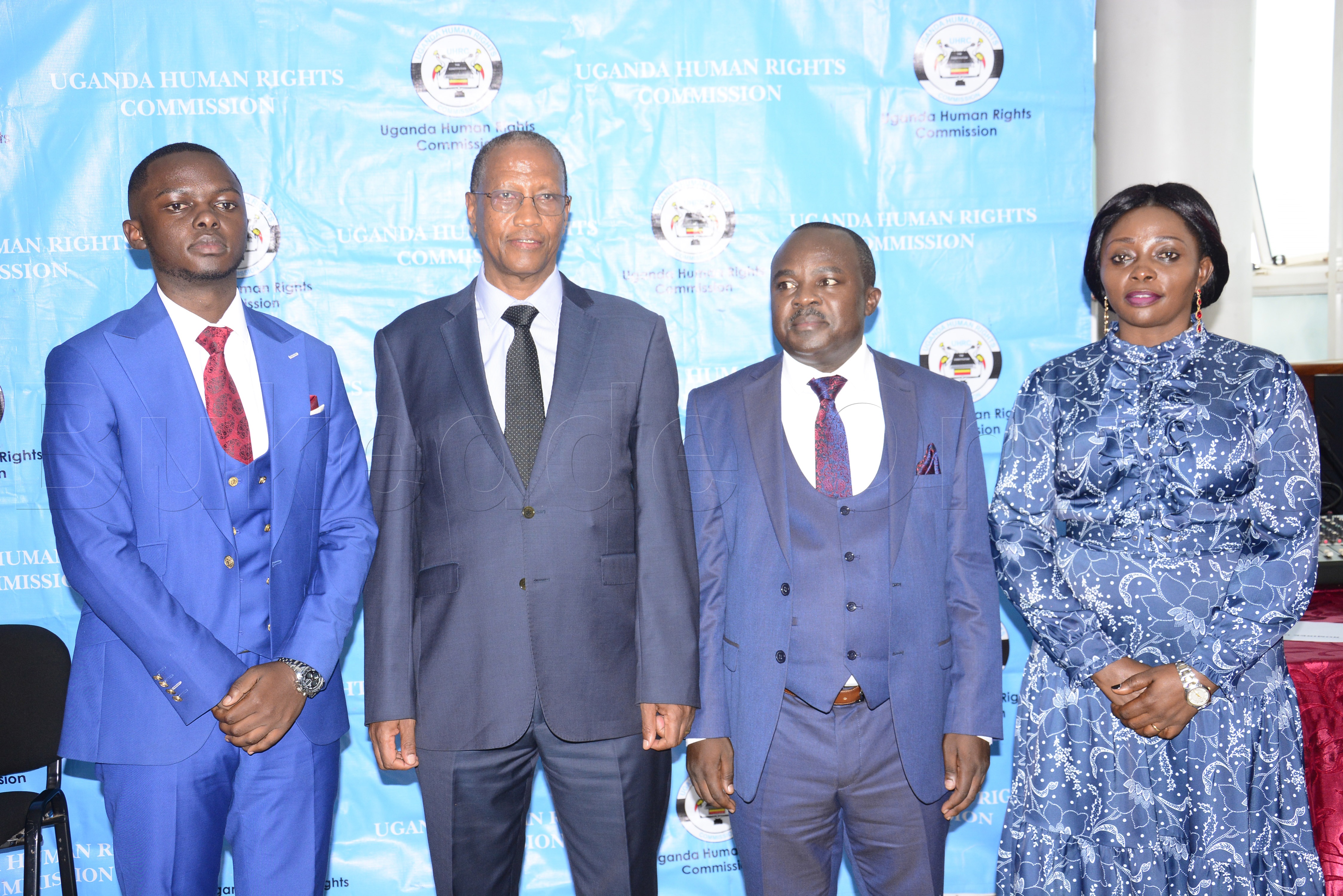 Simeo Nsubuga (ow'okubiri okuva ku ddyo) ne Famire ye nga bali ne Richard Buteera (ali mu galubindi) amyuka Ssaabalamuzi wa Uganda oluvanyuma lwa Nsubuga okukuba ebirayiro nga kaminsona ku kakiiko k'eddembe ly'obuntu.