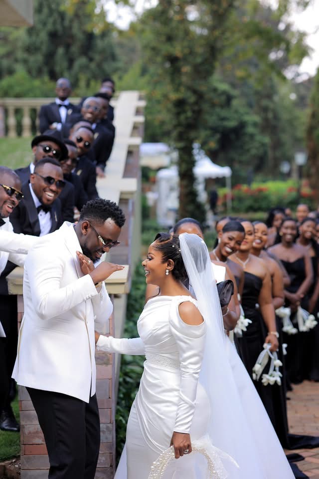 Levixone ne mukazi we omwaka oguwedde ku mbaga yaabwe.