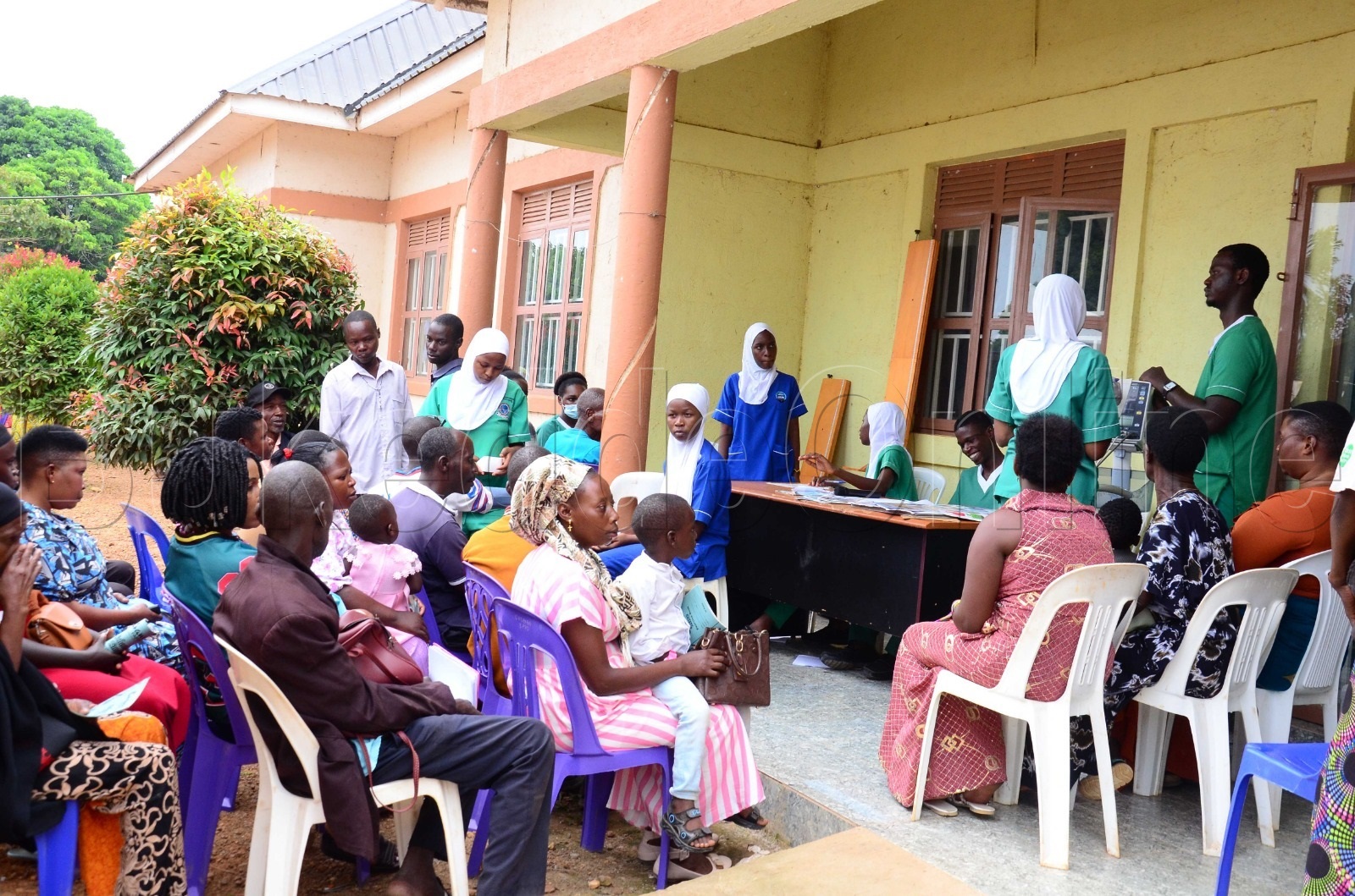 Abantu nga bafuna obujjanjabi bw'obwereere mu lusisira lweby'obulamu ku ddwaaliro lya IPI Health Center IV e Bunjakko