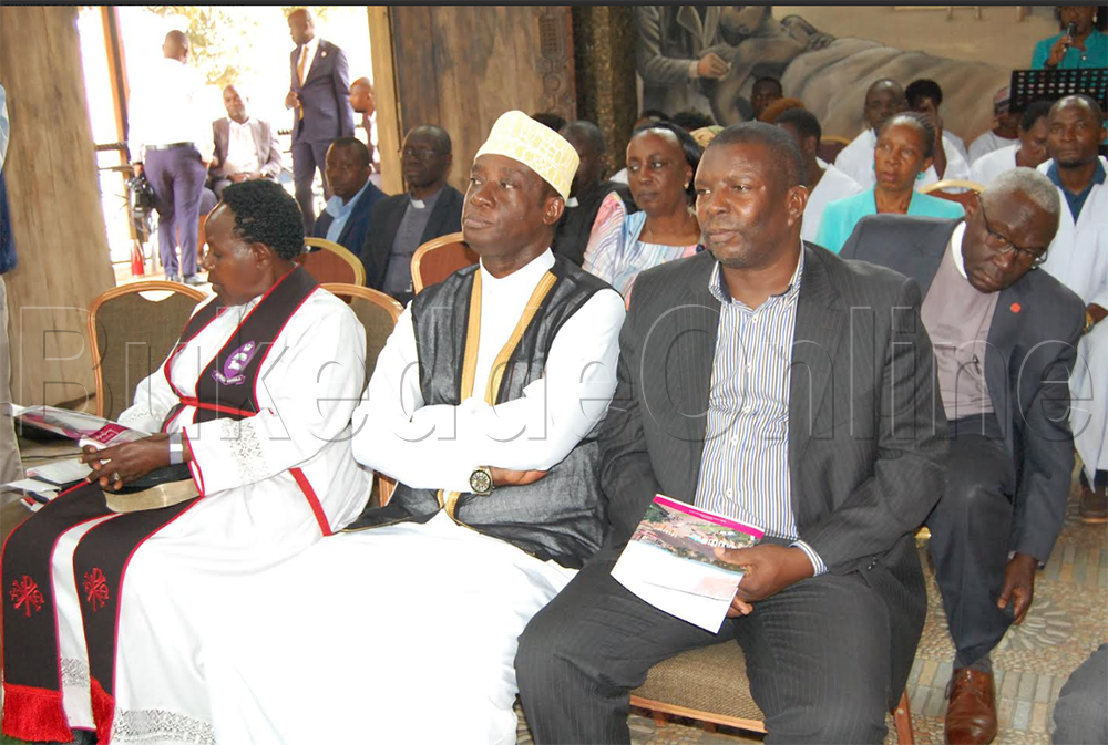 Jjajja w'Obusiraamu, Omulangira Dr Kassim Nakibinge(Wakati) n'abalala, nga bali mukusaba okw'okujjukira Ssaabalabirizi Nkoyoyo