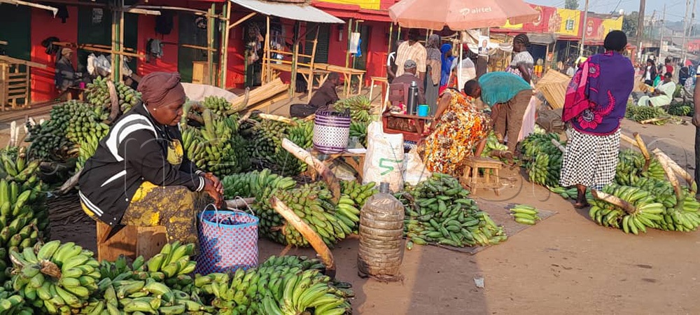 Street vendors along Bugwere Road Market in Mbale Industrial City Division defied the directives and operated normally despite the presence of Uganda Police Force personnel in the area. (All Photos by Paul Watala)