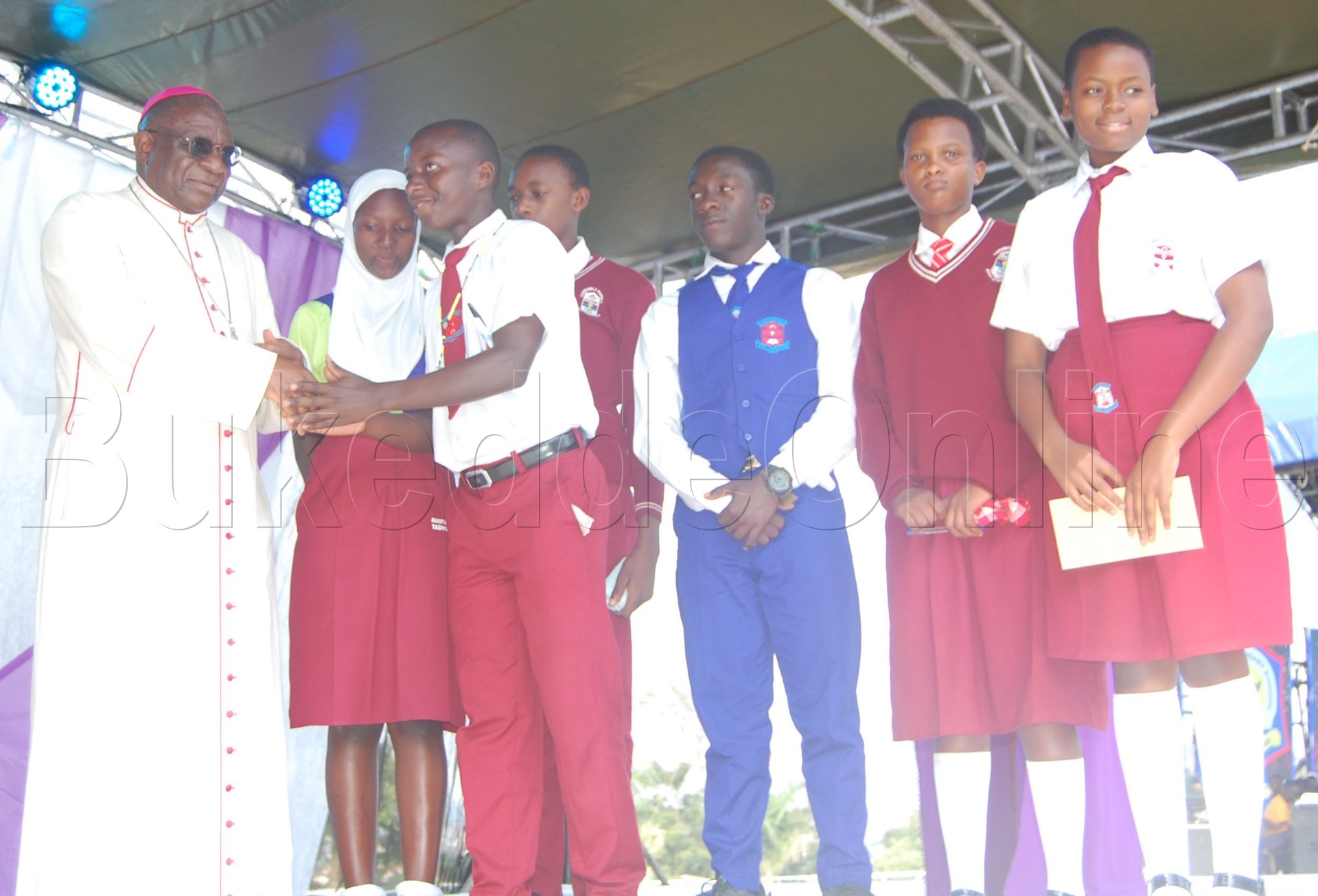 Ssaabasumba ng'ali n'abayizi